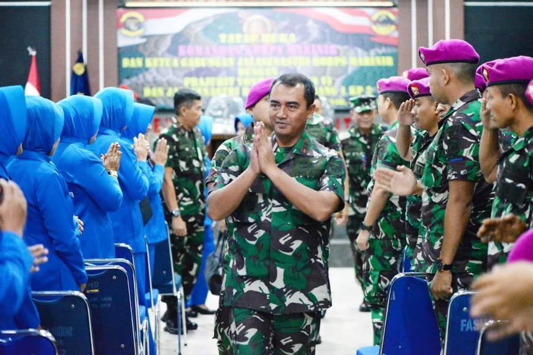 Komandan Korps Marinir TNI AL Kunjungi Sarang Petarung Yonmarhanlan Vl