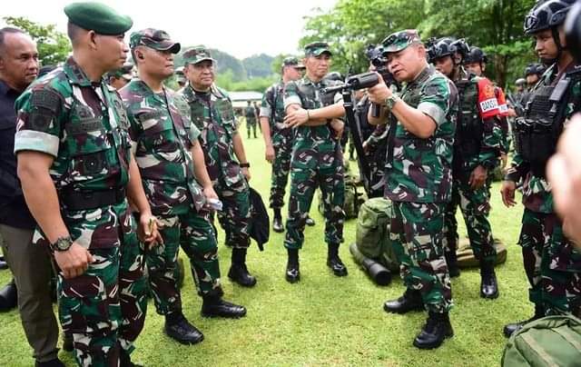 Pasukan Para Raider Kostrad Siap Tugas Operasi, Pangkostrad Dampingi Kasad Tinjau Yonif PR 433 Kostrad