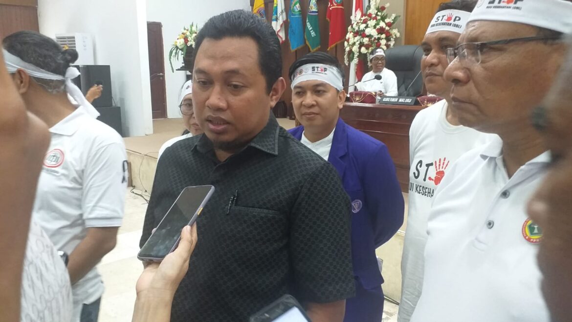 Nakes Maluku Gelar Demo Di DPRD, Serukan Pengesahan RUU Omnibus Law