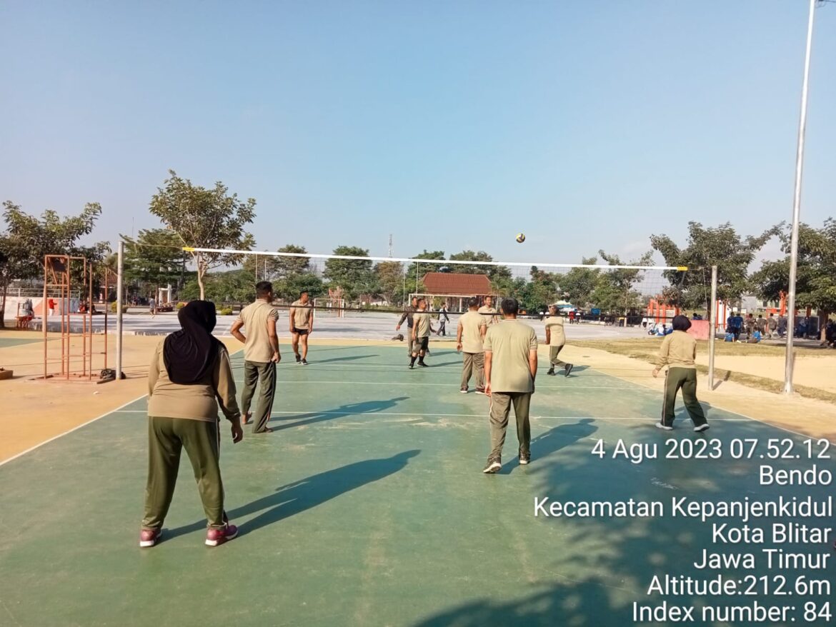 Jumat Sehat, Anggota Kodim 0808/Blitar Laksanakan Olahraga Bersama