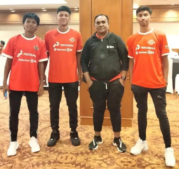 Menuju Jakarta Untuk Seleksi Timnas Latupeirissa Didampingi Manager Siwalima FC