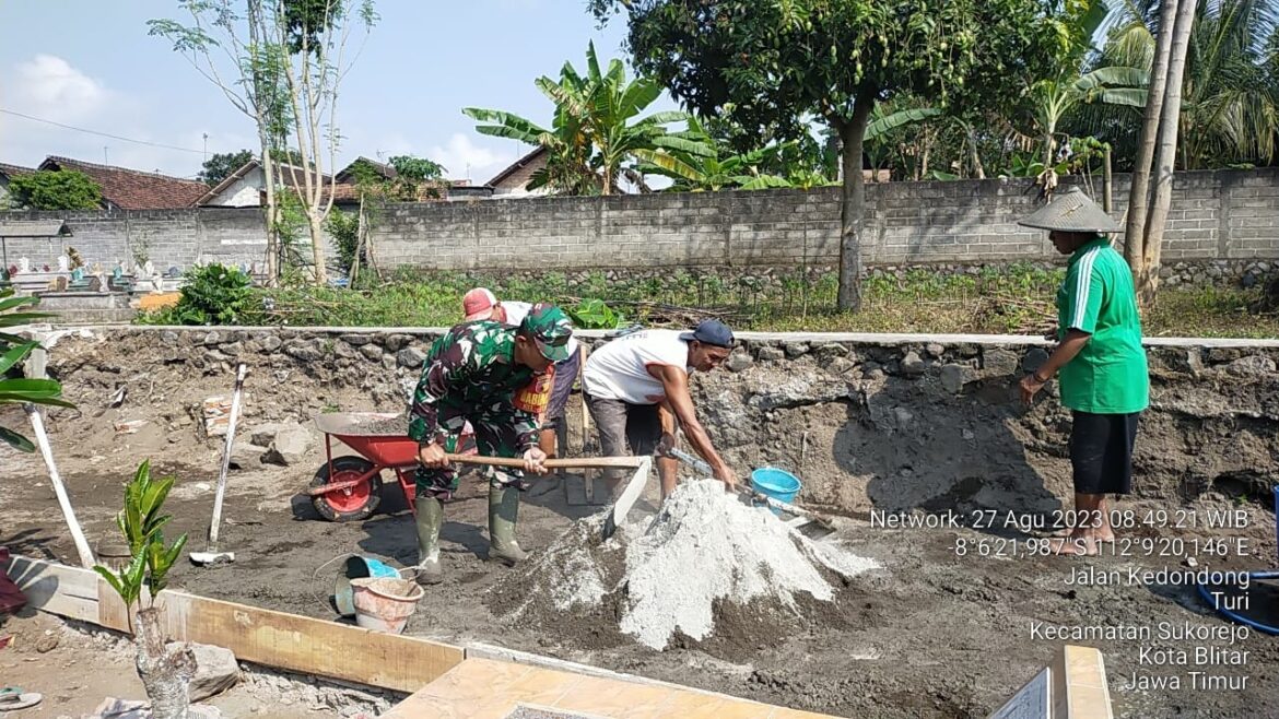 Tingkatkan Budaya Gotong Royong, Babinsa Koramil Sukorejo Gelar Kerja Bakti Bersama