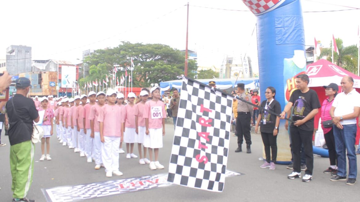 Penjabat Walikota Ambon Membuka Kegiatan Lomba Gerak Jalan Indah