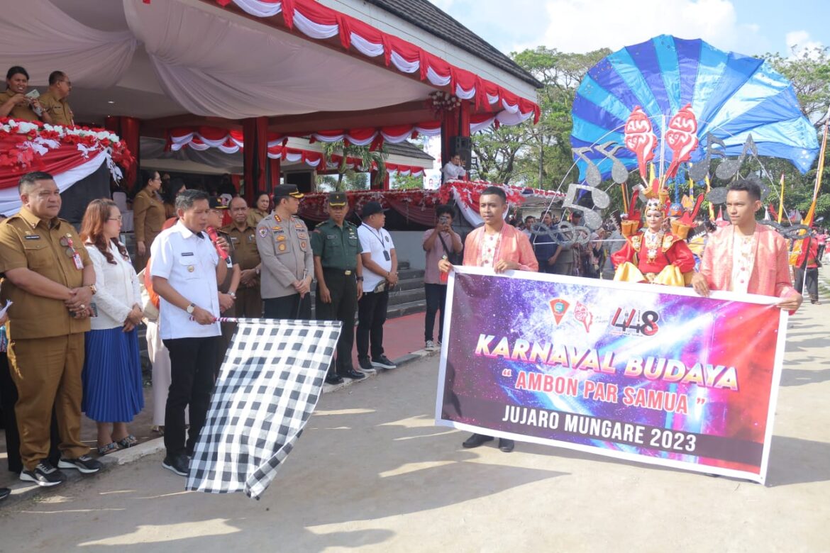 Penjabat Walikota Ambon Buka Karnaval Budaya .