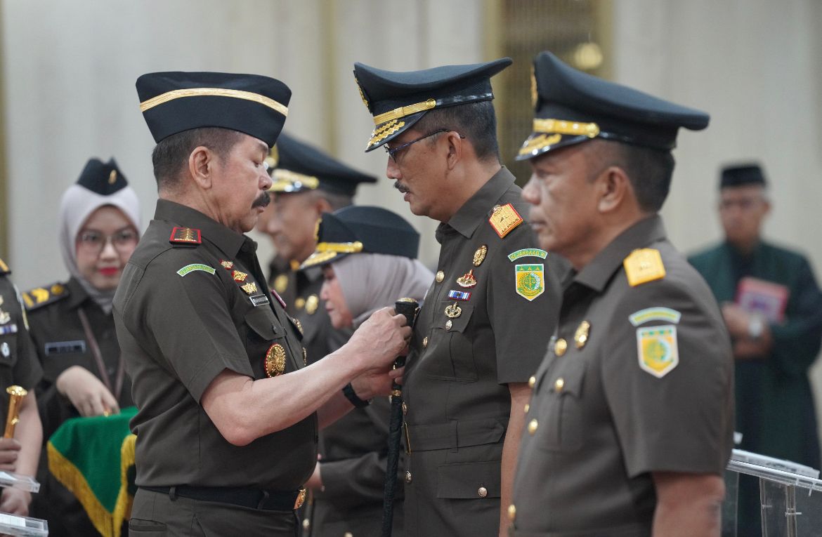 PELANTIKAN KEPALA KEJAKSAAN TINGGI MALUKU OLEH JAKSA AGUNG REPUBLIK INDONESIA