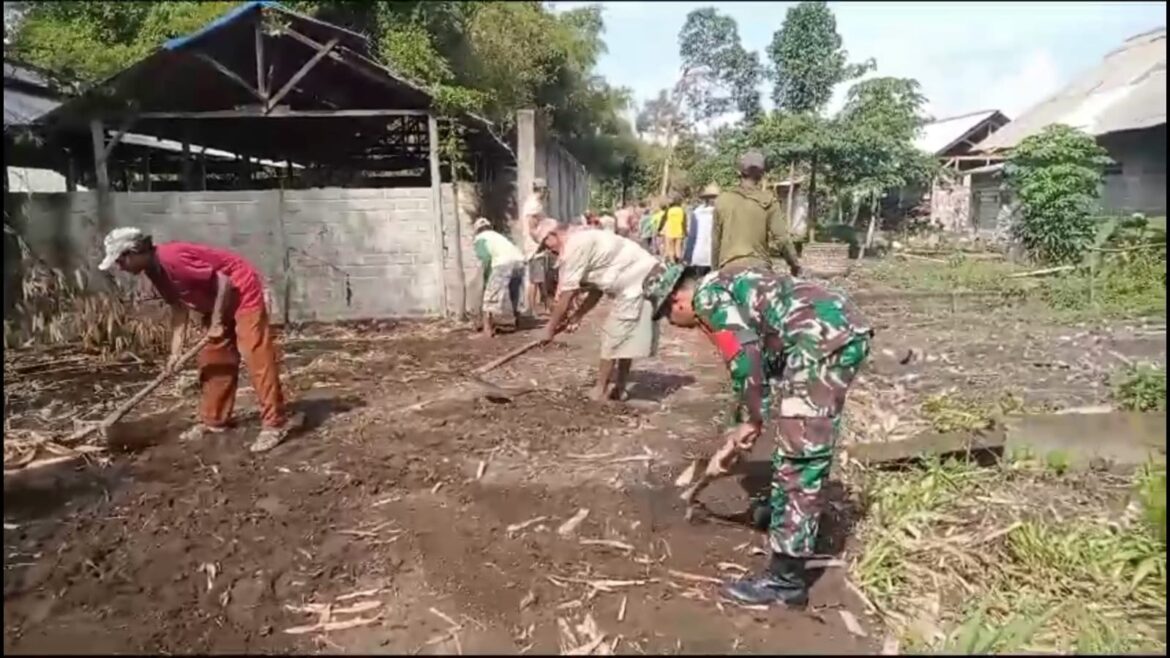 Peduli Pembangunan Di Wilayah, Babinsa Koramil Udanawu Bersama Warga Masyarakat Gelar Kerja Bakti Pembuatan Jalan Baru