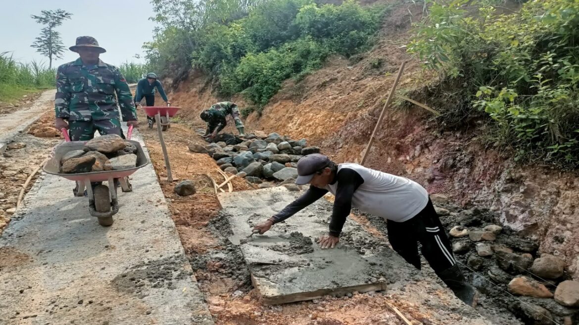 Kebut Pembangunan Talud Di Jalur Rabat Jalan Penghubung Dusun Gebang Dengan Caren