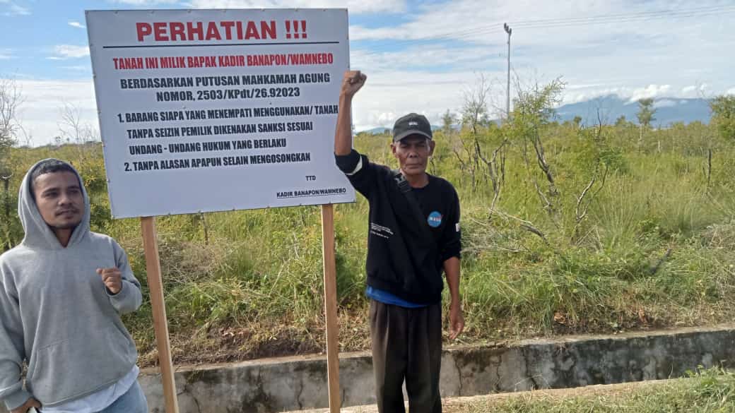 Ahli Waris Kader Banapon Pasang Plang Putusan Mahkamah Agung