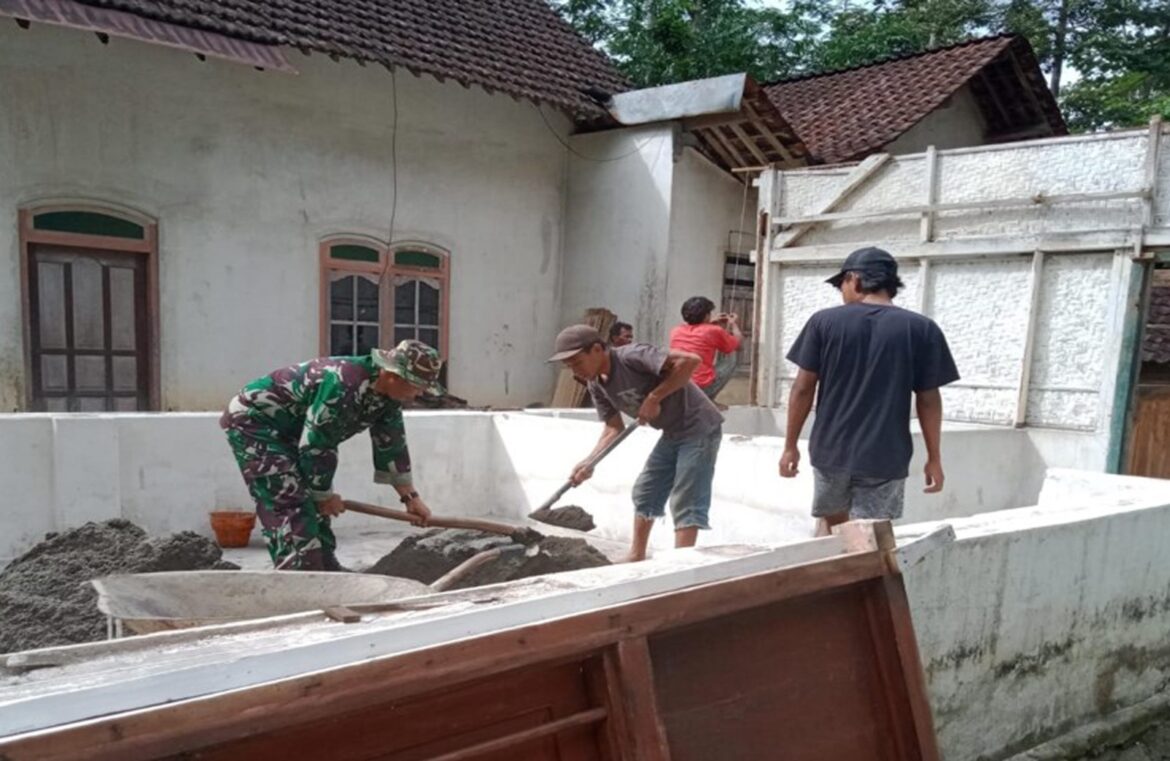 Kepedulian Babinsa Desa Bangsri Di Wilayah, Bantu Warga Bangun rumah Ibu Wagiyem