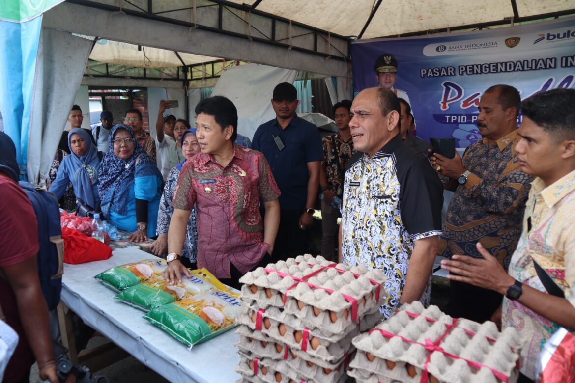 KENDALIKAN INFLASI PJ GUBERNUR TINJAU PASADLI DAN PASAR MARDIKA BARU