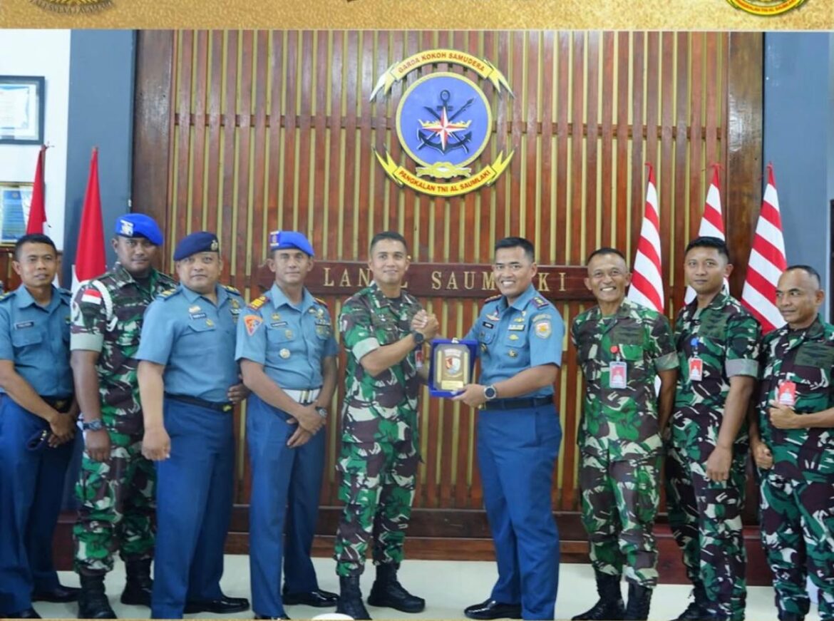 KOMANDAN PANGKALAN TNI AL (DANLANAL) SAUMLAKI TERIMA KUNJUNGAN DANLANUD IGNATIUS DEWANTO SEKALIGUS OPEN SHIP KRI PANAH – 626.