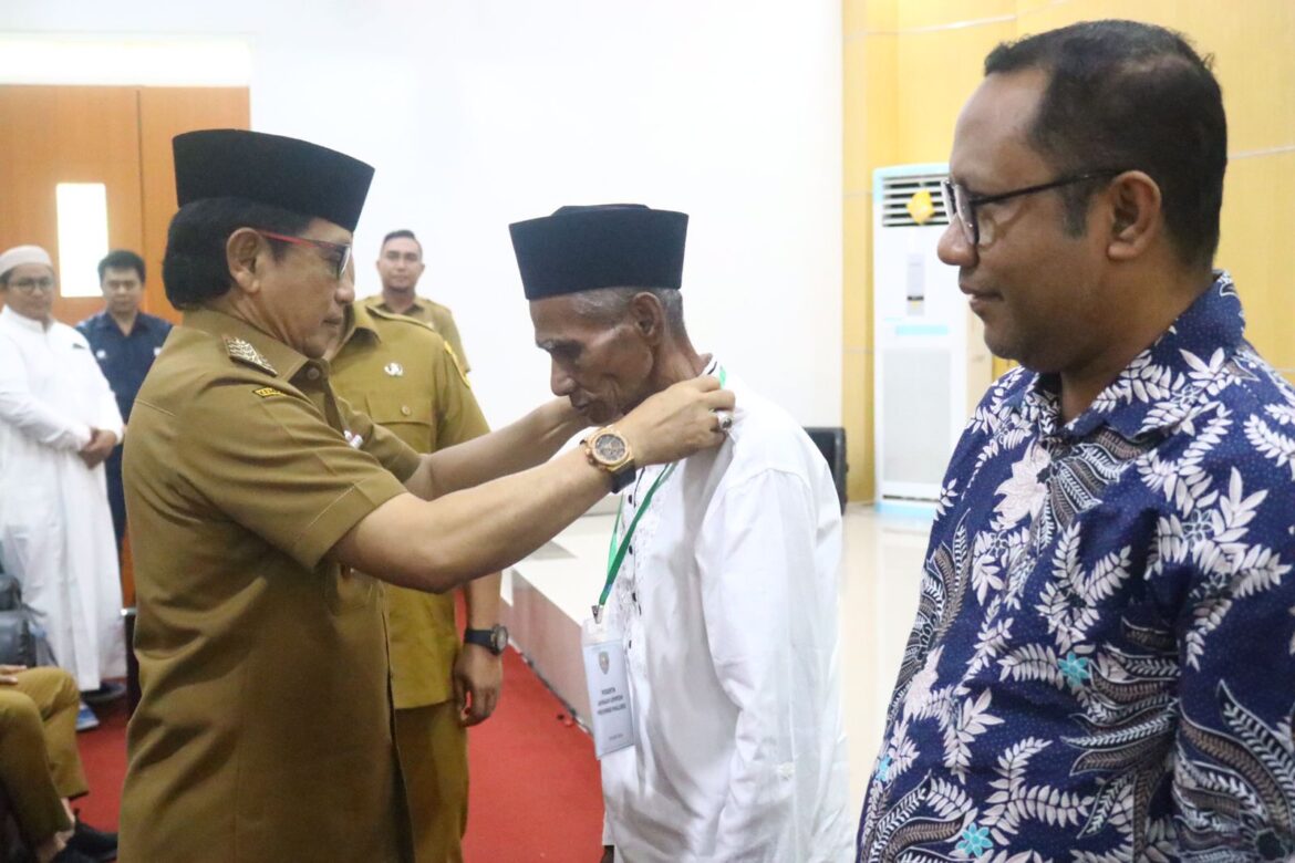 DUKUNG PEMBANGUNAN IMAN & TAQWA, PEMPROV MALUKU BERI BANTUAN UMROH DAN WISATA ROHANI