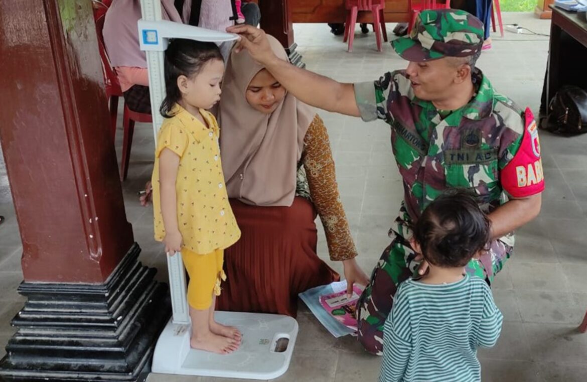 Dampingi Posyandu, Wujud Kepedulian Babinsa Kanigoro Terhadap Kesehatan Balita Di Wilayah